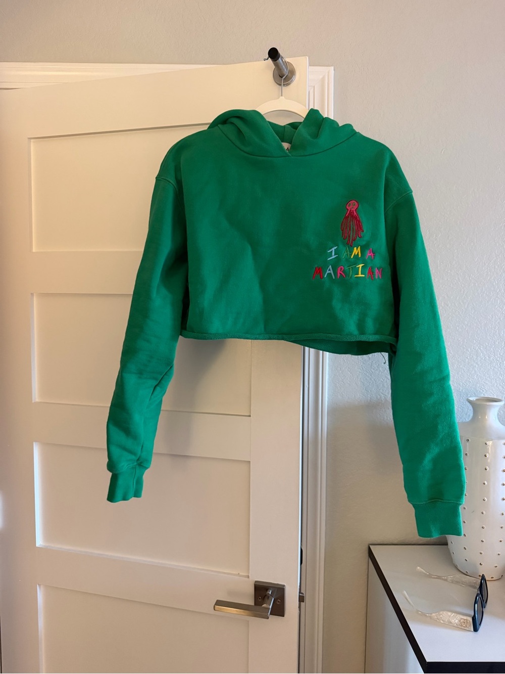 VALA Green Cropped Hoodie with Embroidered 'I'm a Martian'